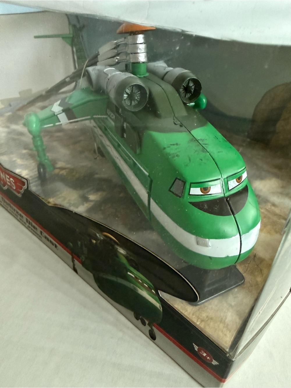 Disney Planes: Fire and Rescue Exclusive Deluxe Die cast Helicopter Windlifter - Picture 8 of 8